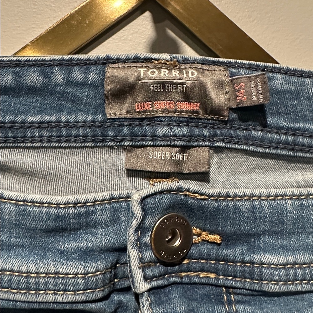 Torrid Luxe Super skinny super soft - Picture 2 of 4